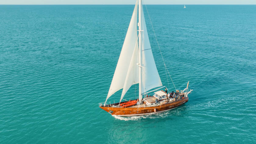 Classic yacht personalized cruises
