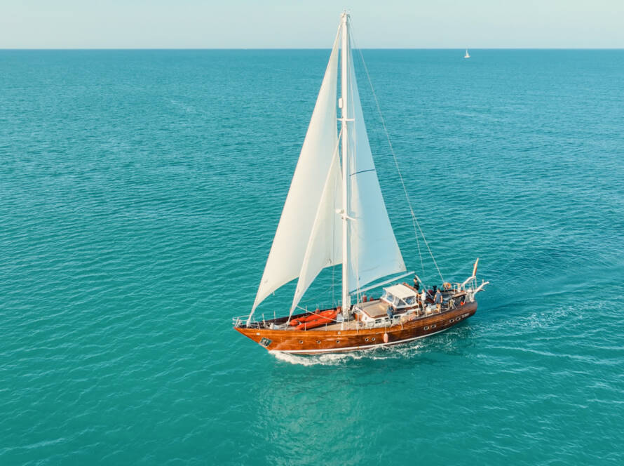 Classic yacht personalized cruises