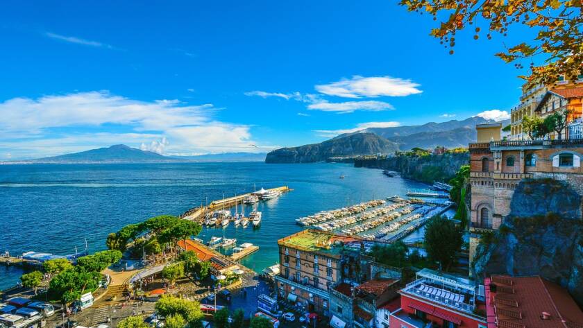 Rent yachtfrom Rome to Sorrento
