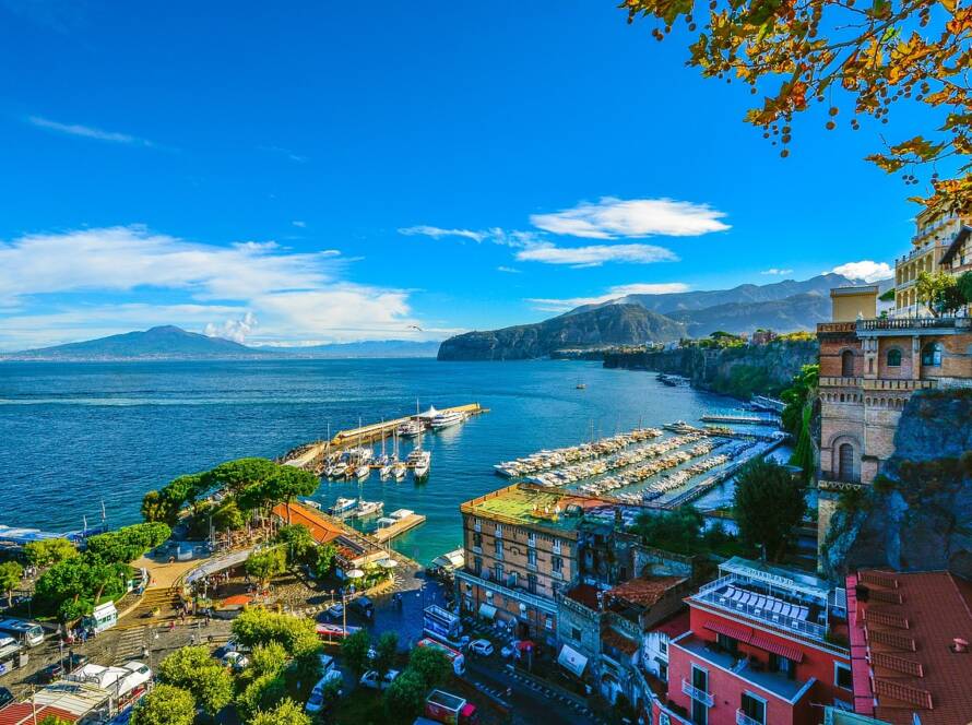 Rent yachtfrom Rome to Sorrento